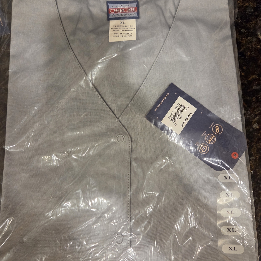 Cherokee Workwear V-Neck Scrub Top in Light Gray XL